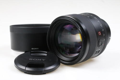 sony fe 85mm f1.4 gm lens red